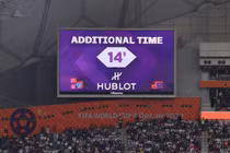 Tại sao các trận đấu tại World Cup 2022 bù giờ kỷ lục?