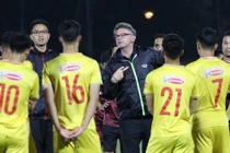 Sự kiên định của HLV Troussier sẽ giúp "lột xác" bóng đá Việt Nam?