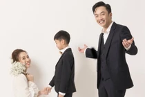 Điểm mặt những bà mẹ kế “vàng mười” của showbiz Việt