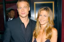 Jennifer Aniston nổi đóa tin bị Brad Pitt bỏ vì không chịu đẻ con
