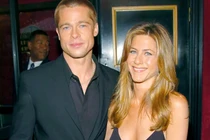 Jennifer Aniston nổi đóa tin bị Brad Pitt bỏ vì không chịu đẻ con