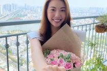 Á hậu Thúy Vân bất ngờ khoe nhẫn kim cương bạn trai cầu hôn đúng 8/3