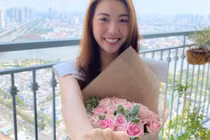 Á hậu Thúy Vân bất ngờ khoe nhẫn kim cương bạn trai cầu hôn đúng 8/3