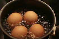 Ăn trứng luộc kiểu này chẳng khác nào ăn phải “thuốc độc”