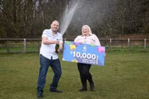 Chia tay chồng sắp cưới ngay sau khi trúng xổ số