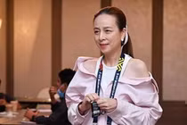 Nữ đại gia xuất hiện ở sân Thiên Trường: Giàu cỡ nào?