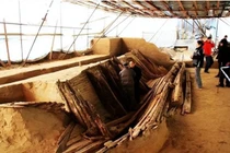 Đào trúng tàu chở đồ cổ, hiện trường lập tức bị phong toả 