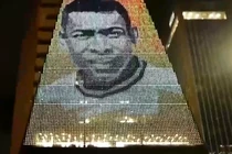 Video: Người hâm mộ khắp thế giới tiếc thương huyền thoại bóng đá Pele