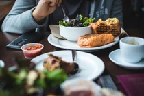 Thời điểm ăn uống làm tăng nguy cơ mắc ung thư