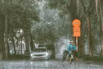 Thời tiết ngày 10/6: Miền Bắc mưa dông diện rộng, có nơi trên 130mm