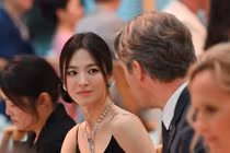 Song Hye Kyo ở show thời trang