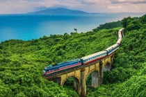 Việt Nam lọt top 9 hành trình du lịch bằng tàu ngoạn mục nhất 