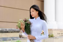 Tân Miss Grand Vietnam 2022 thời áo dài đến trường 