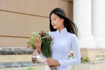 Tân Miss Grand Vietnam 2022 thời áo dài đến trường 