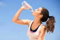 Uống nước giúp giảm cân như thế nào?