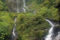 Kỳ vỹ dòng thác Tiên giữa đỉnh Giăng Màn