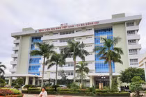 Nhân viên y tế “dứt áo” bệnh viện công