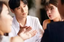 Vợ chồng tôi đang giận nhau, đồng nghiệp "đổ thêm dầu vào lửa"