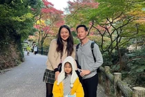 Phan Như Thảo mặc váy ngắn khoe chân cực phẩm bên chồng đại gia