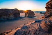 Tảng đá giống hệt con voi sừng sững giữa đất trời 