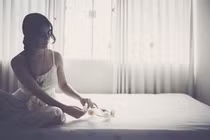 Phát hiện chồng ngoại tình nhờ một chiếc dây buộc tóc