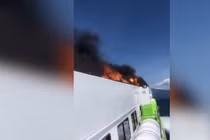 Video: Khoảnh khắc tàu chở 240 người bốc cháy dữ dội trên biển