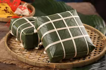 Bánh chưng nhân cá kho kì lạ nhất Việt Nam