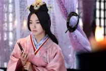 Ca nữ được Hoàng đế đưa về cung, sau này trở thành Hoàng hậu