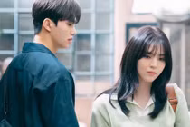 Vừa về đến cổng, tôi sững sờ thấy cảnh vợ kéo vali ra khỏi nhà