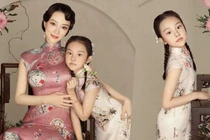 Bất ngờ con gái Lý Tiểu Lộ mới 8 tuổi đã "trổ mã" xinh đẹp