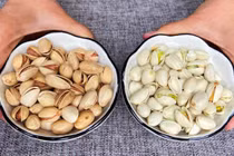 Khi mua hạt dẻ cười, chọn “vỏ vàng” hay “vỏ trắng”? 