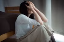 Lau người vợ vừa sinh, chồng tôi bị mẹ ruột mắng như tát nước