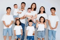 Người phụ nữ liên tục mang bầu và sinh con trong suốt 13 năm 