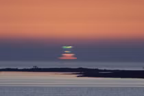 Khám phá hiện tượng tia chớp lục ma quái 