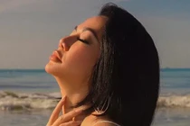 "Tượng đài nhan sắc" Kim Khánh: Gợi cảm tuổi 57, sống độc thân