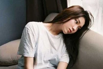 Chồng lương 50 triệu/tháng, đêm tân hôn tình cờ mở ví mà tôi sốc nặng 