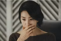 Chồng ném 1 tỷ lên giường, tuyên bố một câu khiến tôi giật mình