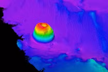 Vật thể lạ cao 1.000 m trồi lên ngoài khơi California