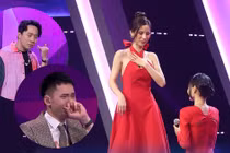 Cặp đôi LGBT nữ - nữ công khai cầu hôn gây xúc động