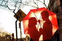 Tại sao phụ nữ khi kết hôn thường chê chồng không có tiền?