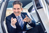 Triệu phú tự thân hối tiếc 4 hành vi phí tiền ở tuổi 20