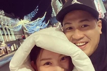 Phillip Nguyễn bất ngờ khoe ảnh ăn tối thân mật cùng cô gái giấu mặt