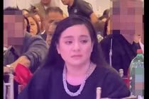 Wendy Phạm khóc nức nở trong đêm nhạc gây quỹ mang tên Phi Nhung