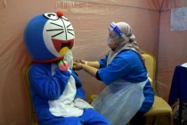 "Doraemon" đi tiêm vắc xin COVID-19, dân mạng trầm trồ "Cưng xỉu"! 