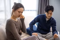 Vợ chăm mẹ ốm, đi công tác về, tôi bảo mẹ về quê vì...