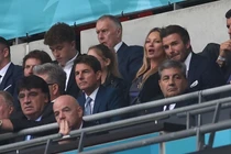 Lý do Tom Cruise từ mặt David Beckham