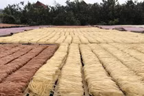 Làng nghề món đặc sản bình dân tất bật ngày cuối năm