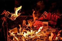 Mẹ chồng mê tín đốt tiền triệu vàng mã mỗi dịp lễ tết