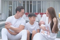 Hồ Ngọc Hà khoe ảnh Kim Lý ôm con lúc mới sinh