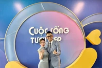 Bà xã cùng ngành của 2 nam MC điển trai dẫn sóng VTV